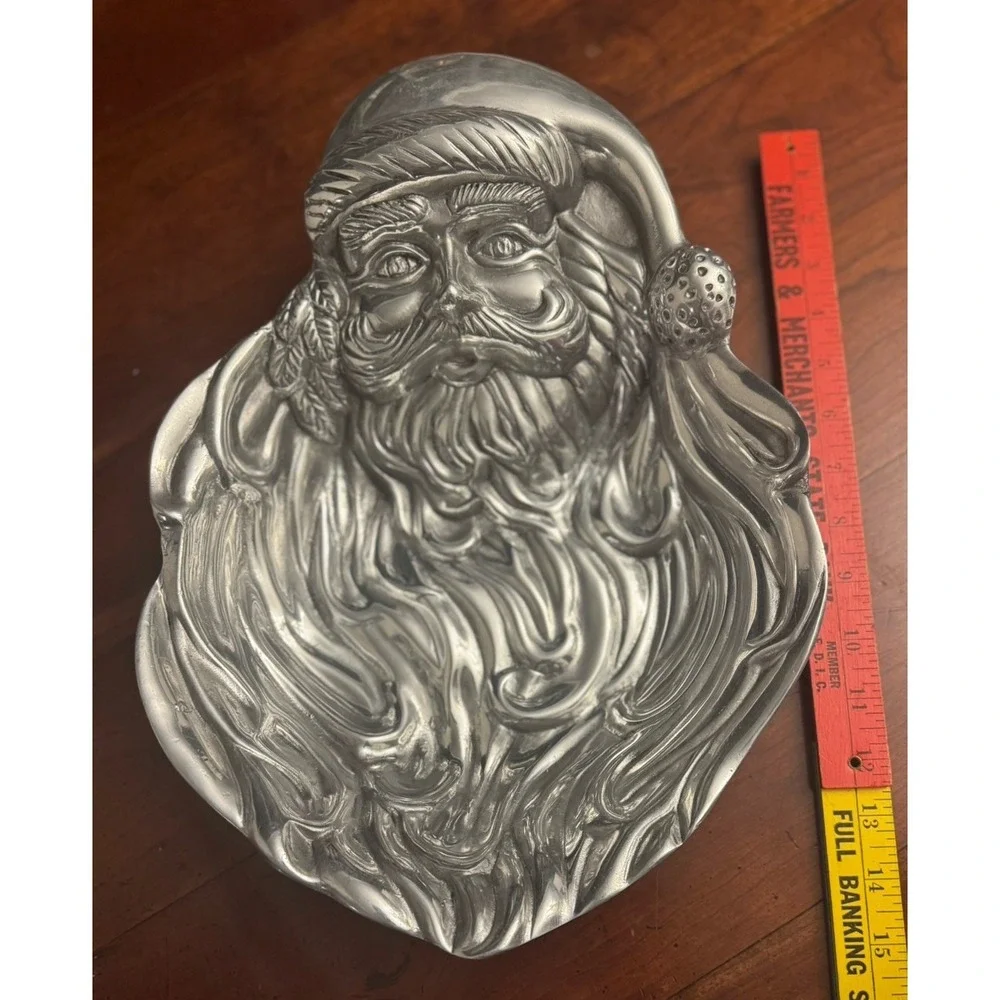Vintage International Silver Co. Christmas Holiday Large Santa Claus Dish‎